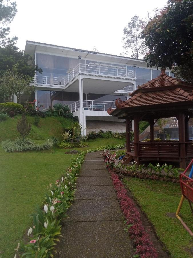 Villa Kaca 88 Чианджур Экстерьер фото